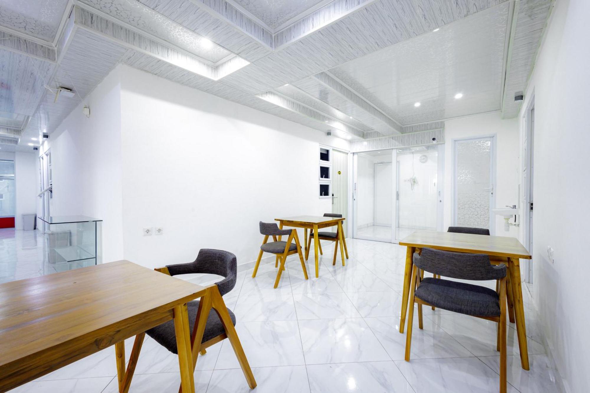 Urbanview Hotel Kota Tua 雅加达 外观 照片